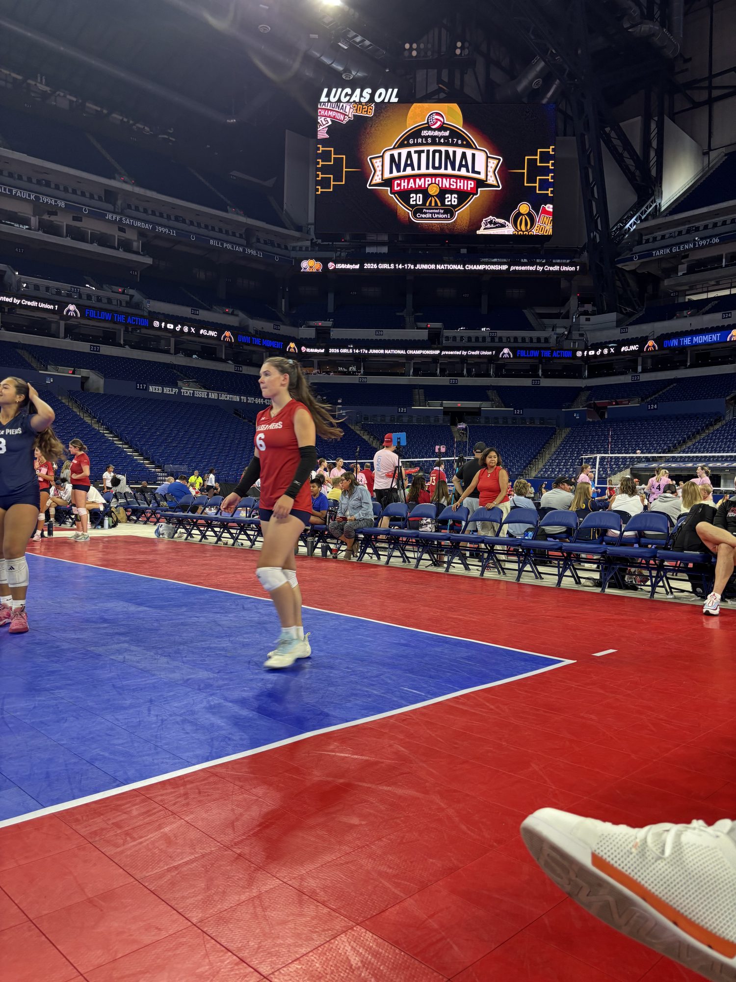 Receiving serve on the stadium court
